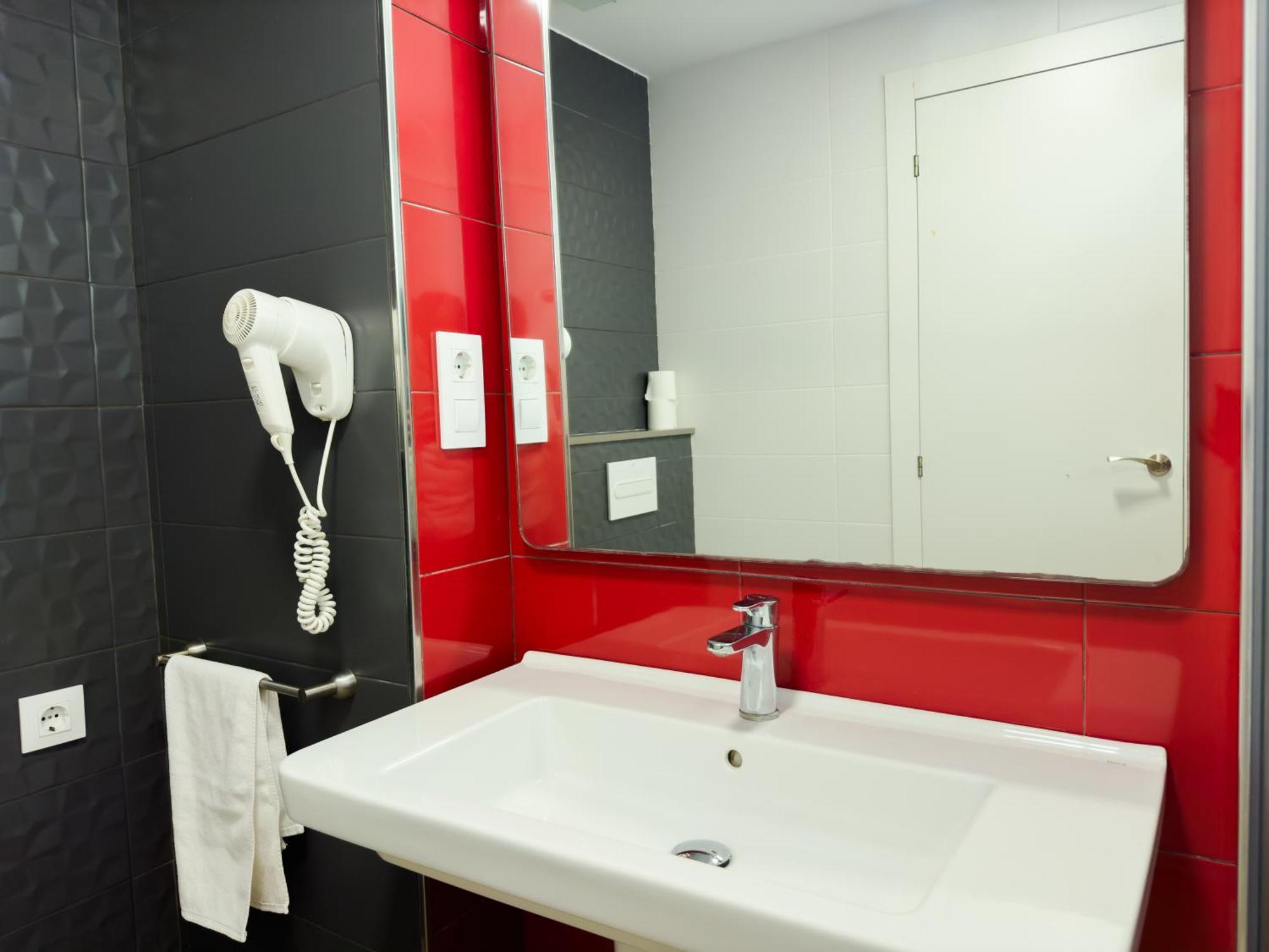 Rentalmar Zahara Family Suites Salou Exteriör bild