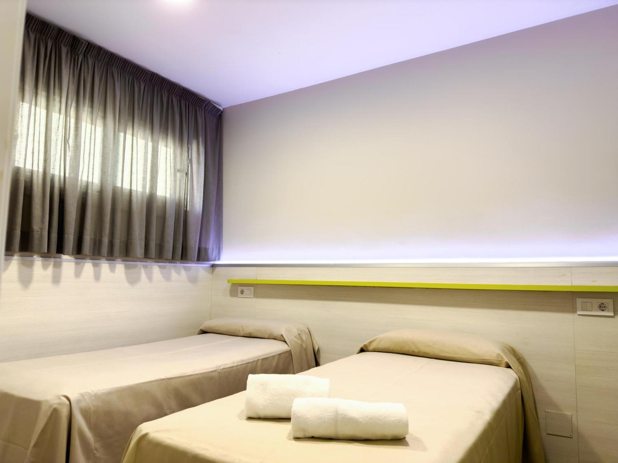 Rentalmar Zahara Family Suites Salou Exteriör bild