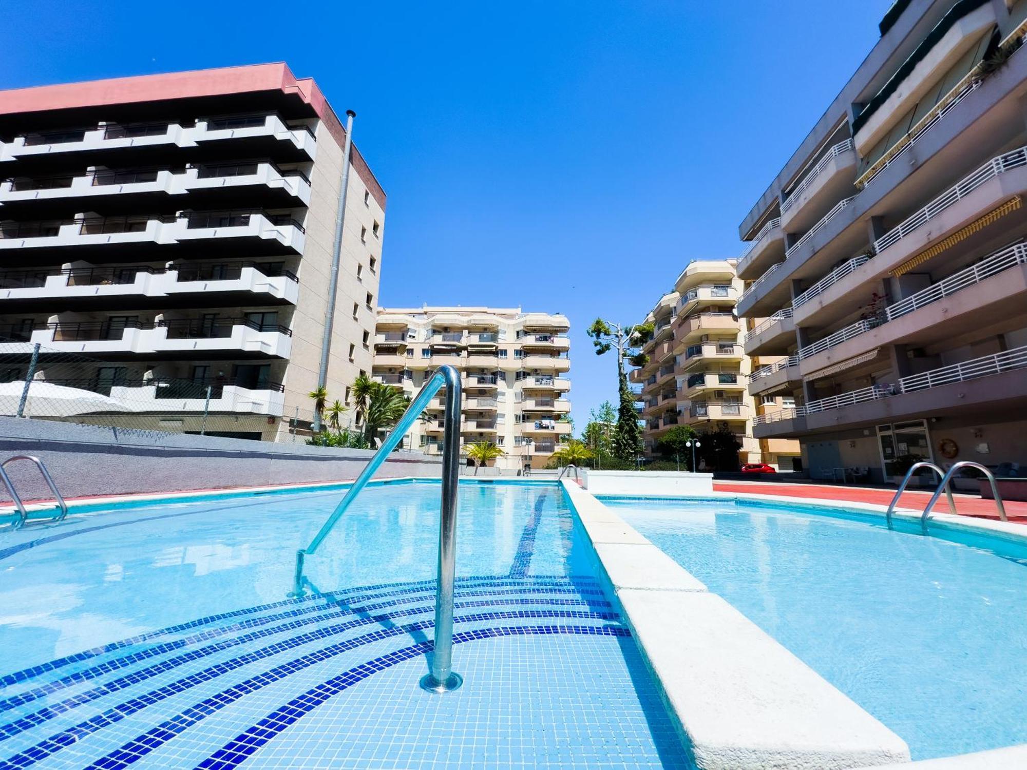 Rentalmar Zahara Family Suites Salou Exteriör bild
